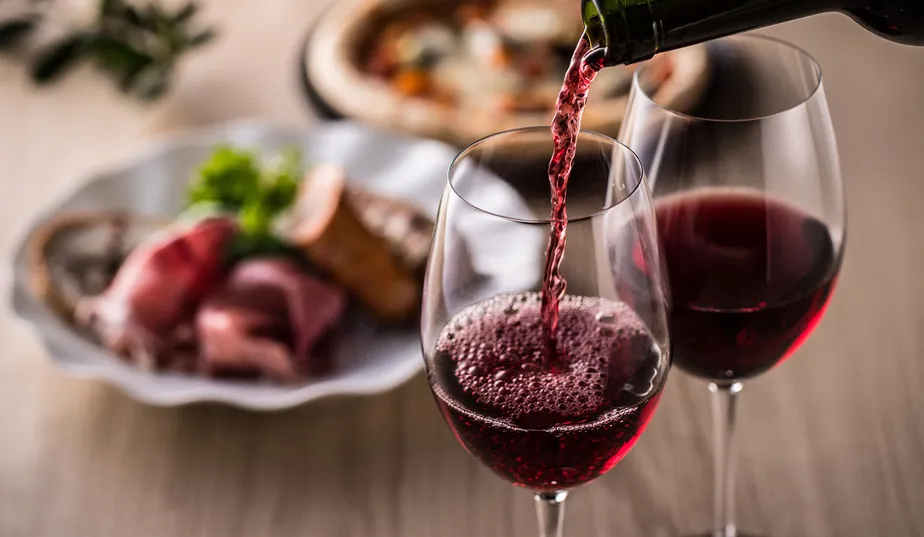Como escolher o vinho certo para acompanhar uma refeição?