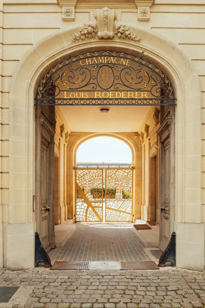 Diretoria da Épice Importadora prestigia celebrações da Louis Roederer, na França