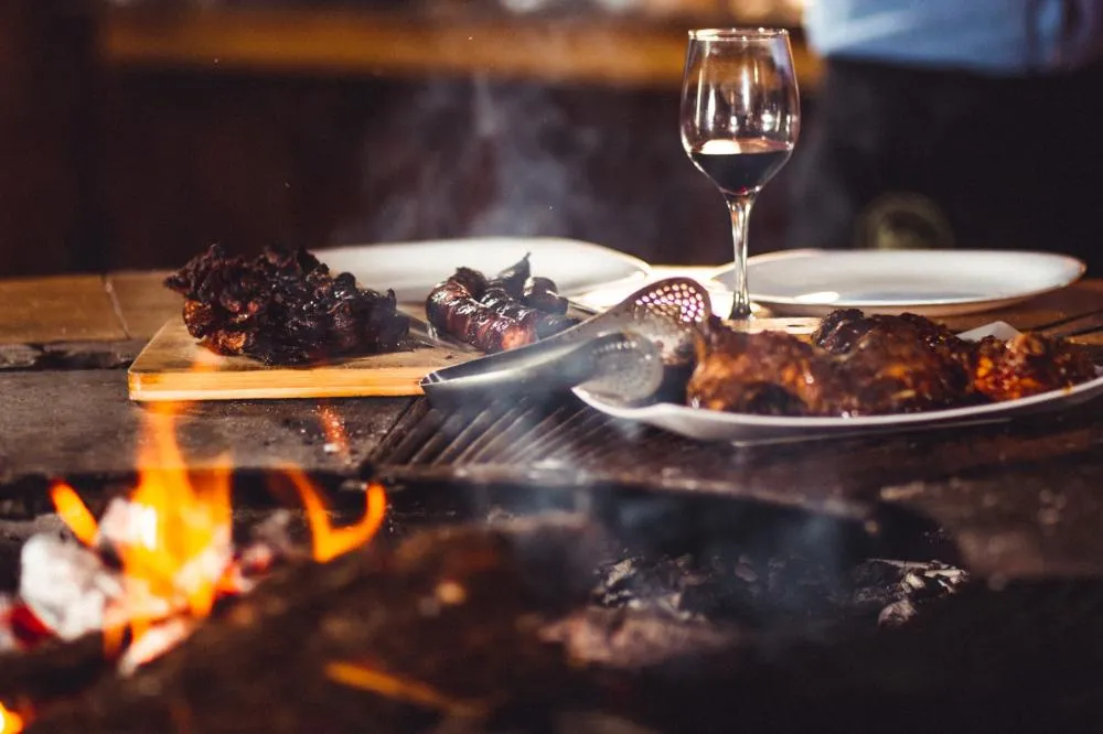  Frio em Curitiba? Combinação de parrilla e vinho é ideal para os dias de baixas temperaturas