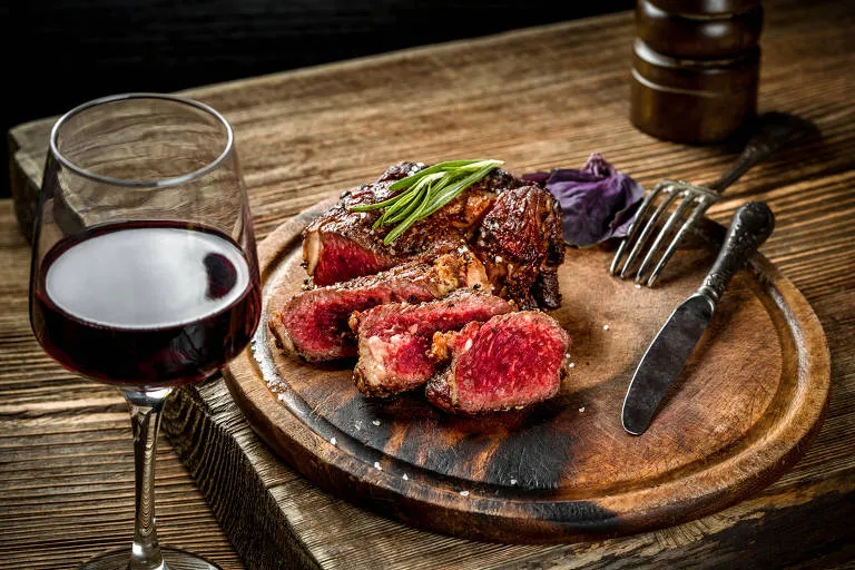 Churrasco na taça: por que o Doña Paula Los Cardos Red Blend combina com a brasa