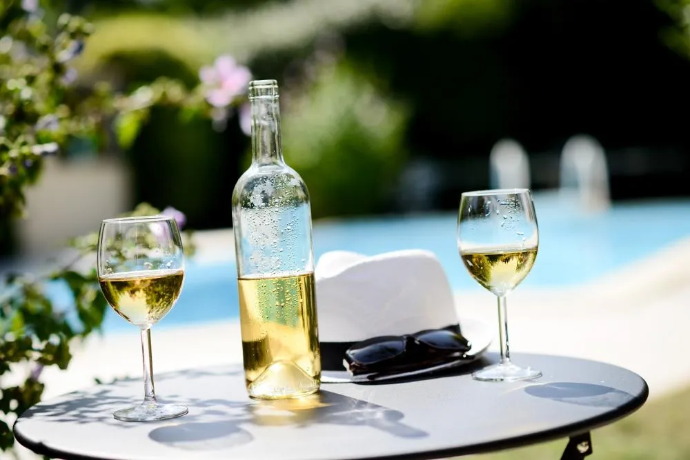 Como tomar vinho no calor do verão