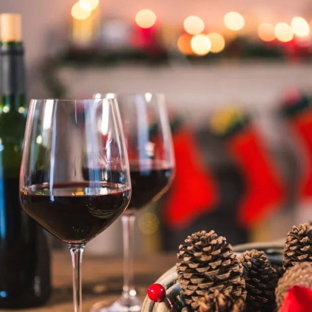 O vinho e o Natal: uma jornada de celebração e união